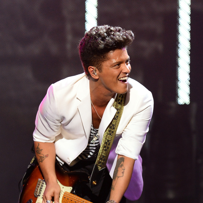 LAS VEGAS, NV - DECEMBER 31: Recording artist Bruno Mars performs during a New Year's Eve concert inside The Chelsea at The Cosmopolitan of Las Vegas on December 31, 2013 in Las Vegas, Nevada. (Photo by Ethan Miller/WireImage)
