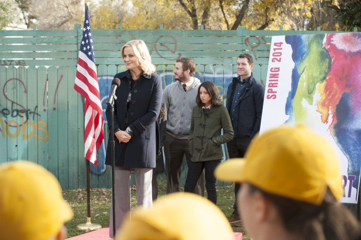 PARKS AND RECREATION -- "The Wall" Episode 615 -- Pictured: (l-r) Amy Poehler as Leslie Knope, Chris Pratt as Andy Dwyer, Aubrey Plaza as April Ludgate, Billy Eichner as Craig -- (Photo by: Colleen Hayes/NBC)