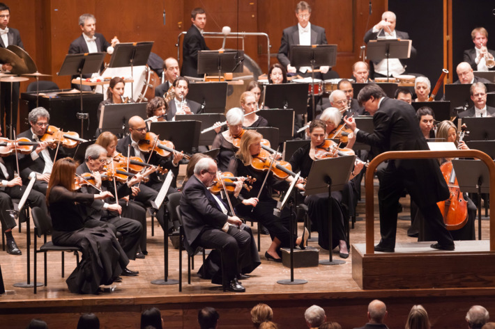 Alan Gilbert conducts the New York Philharmonic with Lang Lang as soloist at Avery Fisher Hall, 01/18/12. Photo by Chris Lee