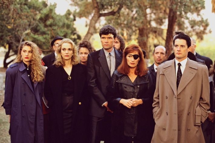TWIN PEAKS - Episode Three - Season One - 4/26/1990 FBI Special Agent Dale Cooper (Kyle MacLaughlin, right) at former homecoming queen Laura Palmer's funeral with a lineup of mourners/suspects, from left: Shelly Johnson (Madchen Amick), Norma Jennings (Peggy Lipton), Ed Hurley (Everett McGill) and Nadine Hurley (Wendy Robie).