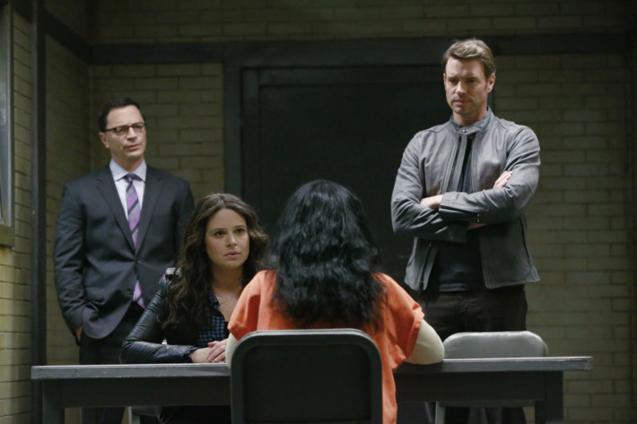 "Gladiators Don't Run" - As the gladiators watch from a far, countries around the world begin to bid on Olivia Pope. Meanwhile, Andrew and Fitz go toe to toe on "Scandal."