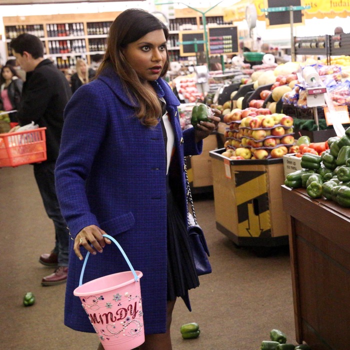 THE MINDY PROJECT: Mindy (Mindy Kaling, L) and Danny (Chris Messina, R) have a mishap while shopping for healthy food in the
