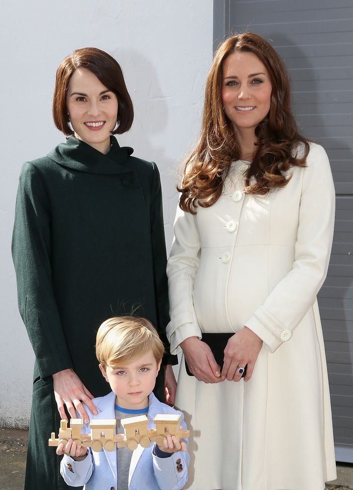 Kate Middleton Deigned to Mingle With the Help on the Set ...