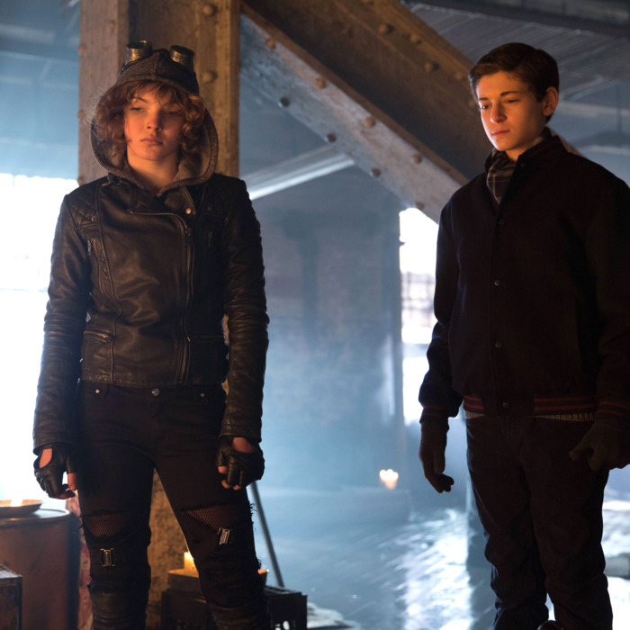 GOTHAM: Selina (Camren Bicondova, L) and Bruce (David Mazouz, R) in the “Beasts of Prey” episode of GOTHAM airing Monday, April 13 (8:00-9:00 PM ET/PT) on FOX. ?2015 Fox Broadcasting Co. Cr: Jessica Miglio/FOX