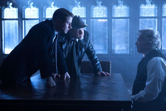 GOTHAM: Gordon (Ben Mckenzie, L) and Bullock (Donal Logue, C) question Jacob Skolimski (guest star Daniel Davis, R) in the “Under the Knife” episode of GOTHAM airing Monday, April 20 (8:00-9:00 PM ET/PT) on FOX. ?2015 Fox Broadcasting Co. Cr: Jessica Miglio/FOX