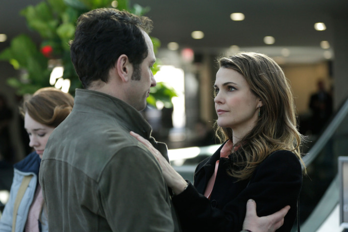 THE AMERICANS -- "March 8, 1983" Episode 313 (Airs Wednesday, April 22, 10:00 PM e/p) Pictured: (l-r) Matthew Rhys as Philip Jennings, Keri Russell as Elizabeth Jennings. CR: Patrick Harbon/FX