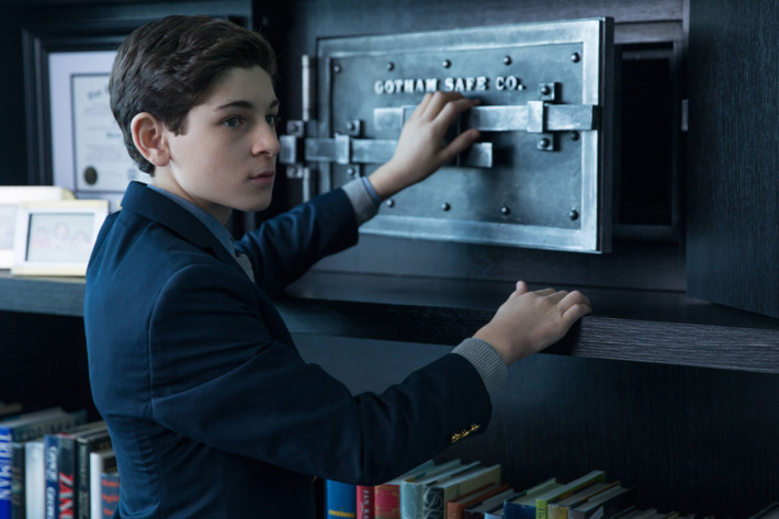 GOTHAM: Bruce (David Mazouz) discovers Sid Bunderslaw’s safe in “The Anvil or the Hammer” episode of GOTHAM airing Monday, April 27 (8:00-9:00 PM ET/PT) on FOX. ?2015 Fox Broadcasting Co. Cr: Jessica Miglio/FOX.