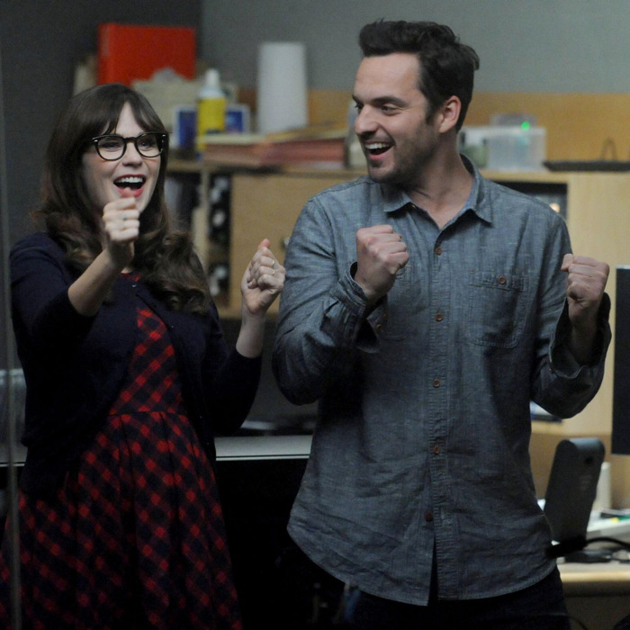 NEW GIRL: Jess (Zooey Deschanel, L) and Nick (Jake Johnson, R) are excited when Coach and May reconcile in the