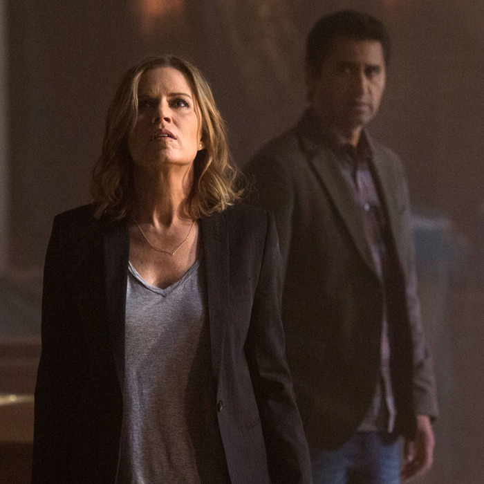 Kim Dickens as Miranda and Cliff Curtis as Sean - Fear the Walking Dead _ Season 1, Episode 1 - Photo Credit: Justin Lubin/AMC