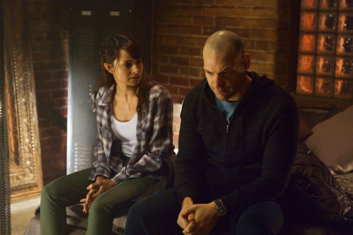 THE STRAIN -- "Intruders" -- Episode 208 (Airs August 30, 10:00 pm e/p) Pictured: (l-r) Mia Maestro as Nora Martinez, Corey Stoll as Ephraim Goodweather.CR: Michael Gibson/FX