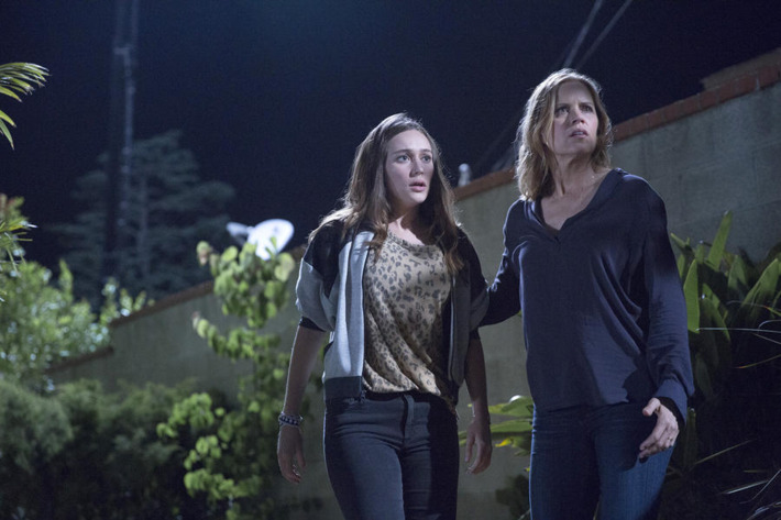 Alycia Debnam Carey as Alicia, Kim Dickens as Madison - Fear The Walking Dead _ Season 1, Episode 3 - Photo Credit: Justina Mintz/AMC