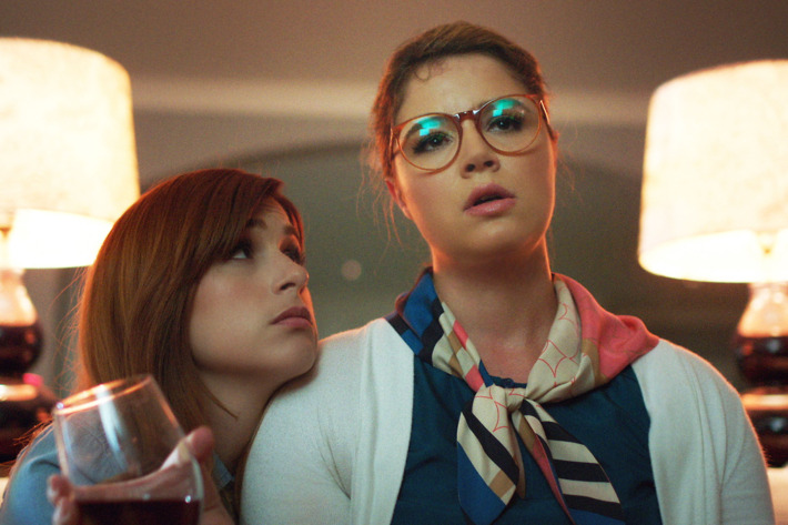 YOU'RE THE WORST -- "We Can Do Better Than This" -- Episode 205 (Airs Wednesday, October 7, 10:30 pm e/p Pictured: (l-r) Aya Cash as Gretchen Cutler, Kether Donohue as Lindsay Jillian. CR: FX