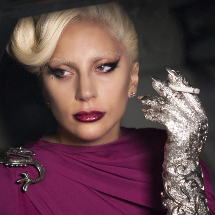 AMERICAN HORROR STORY --