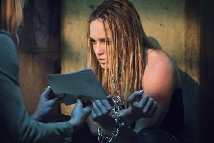 Arrow -- "Beyond Redemption" -- Image AR405B_0300b.jpg -- Pictured: Caity Lotz as Sara Lance -- Photo: Dean Buscher/ The CW -- é 2015 The CW Network, LLC. All Rights Reserved.