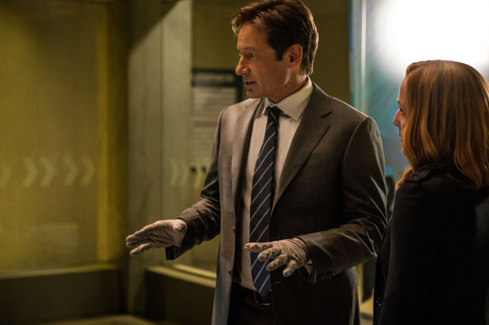 THE X-FILES: L-R: David Duchovny and Gillian Anderson in the