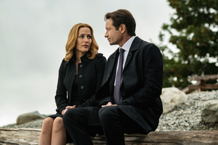 THE X-FILES: L-R: Gillian Anderson and David Duchovny in the