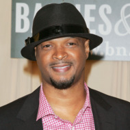 Damon Wayans Signs Copies Of