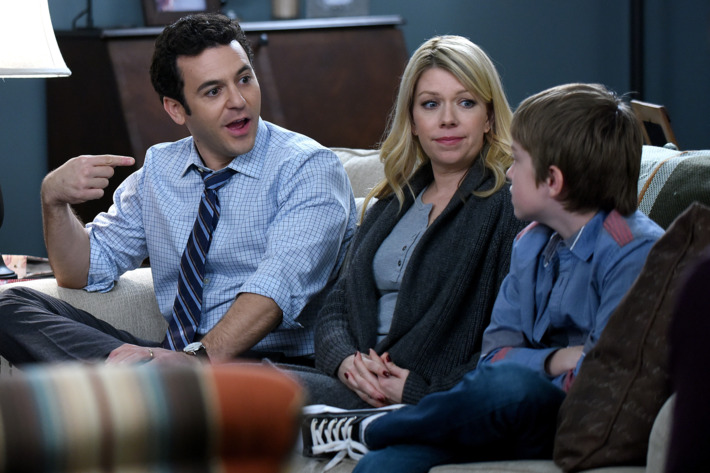 THE GRINDER: L-R: Fred Savage, Mary Elizabeth Ellis and Connor Kalopsis in the "The Ties That Grind" episode of THE GRINDER airing Tuesday, Feb. 16 (9:30-10:00 PM ET/PT) on FOX. ©2016 Fox Broadcasting Co. Cr: Ray Mickshaw/FOX