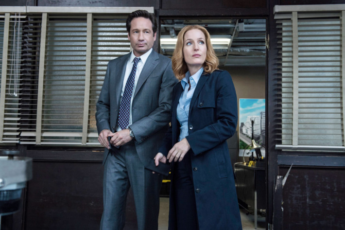 THE X-FILES: L-R: David Duchovny and Gillian Anderson in the