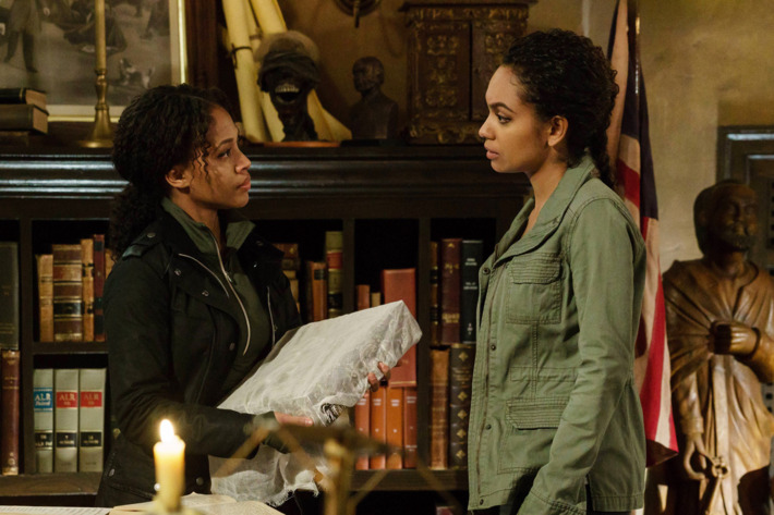 SLEEPY HOLLOW: L-R: Nicole Beharie and Lyndie Greenwood in the ÒDelawareÓ episode of SLEEPY HOLLOW airing Friday, April 1 (8:00-9:00 PM ET/PT) on FOX. ©2016 Fox Broadcasting Co. Cr: Tina Rowden/FOX