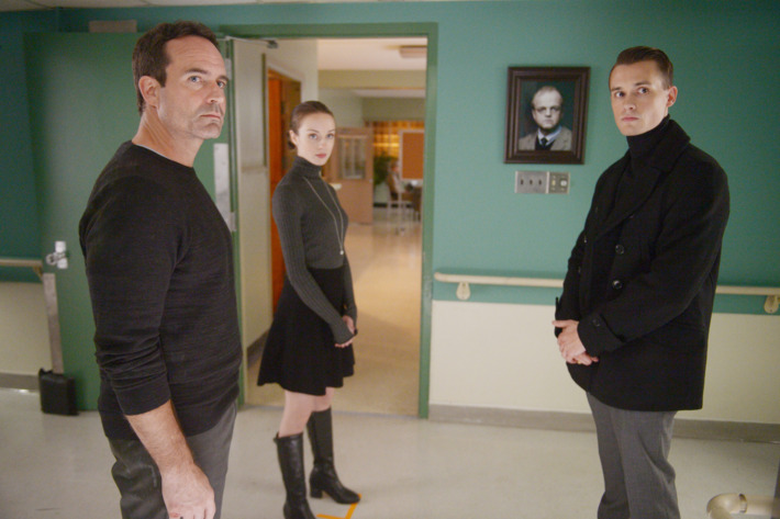 WAYWARD PINES: L-R: Jason Patric, Kacey Rohl and Tom Stevens in the "Enemy Lines" season premiere episode of WAYWARD PINES airing Wednesday, May 25 (9:00-10:00 PM ET/PT) on FOX. ©2016 Fox Broadcasting Co. Cr: Sergei Bachlakov/FOX