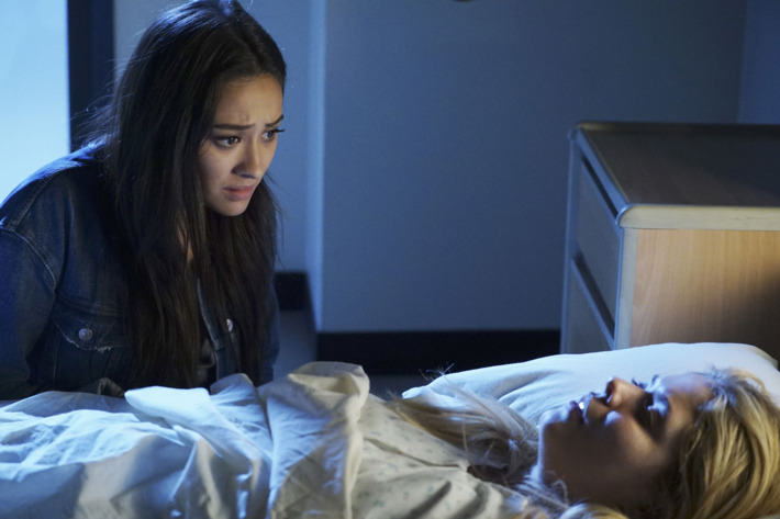 SHAY MITCHELL, SASHA PIETERSE