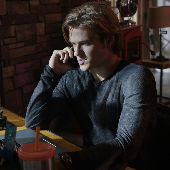 MacGyver Series Premiere Recap: The Sherlock Problem