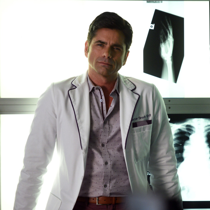 SCREAM QUEENS: John Stamos in the all-new “Scream Again” season premiere episode of SCREAM QUEENS airing Tuesday, Sept. 20 (9:01-10:00 PM ET/PT) on FOX. Cr: Michael Becker / FOX. © 2016 Fox Broadcasting Co.