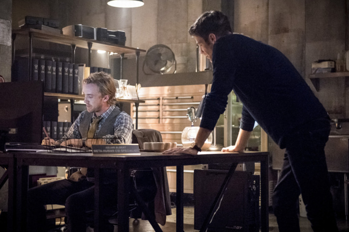 The Flash -- "Paradox" -- Image: FLA302b_0155b.jpg -- Pictured: Tom Felton as Julian Albert and Grant Gustin as Barry Allen -- Photo: Dean Buscher/The CW -- é 2016 The CW Network, LLC. All rights reserved.