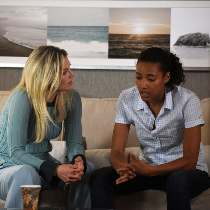 PITCH: L-R: Ali Larter and Kylie Bunbury in the all-new “The Break” episode of PITCH airing Thursday, Oct. 13 (8:59-10:00 PM ET/PT) on FOX. Cr: Ray Mickshaw / FOX. © 2016 FOX Broadcasting Co.