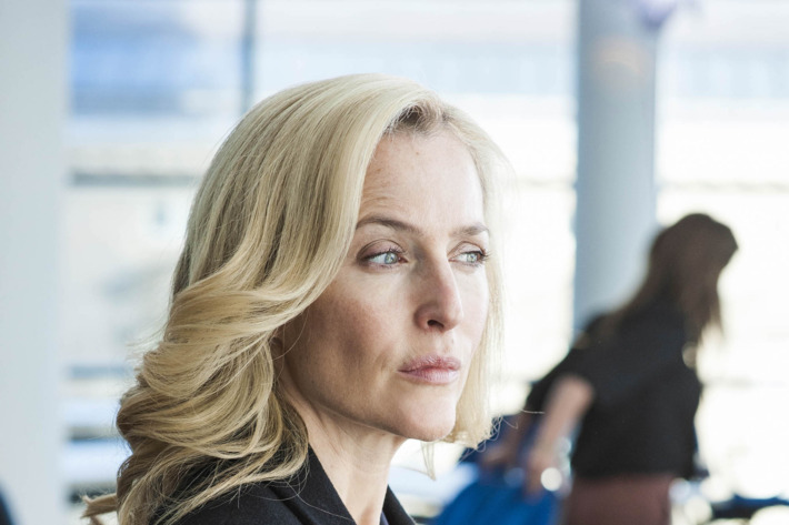 Gillian Anderson as DSI Stella Gibson.