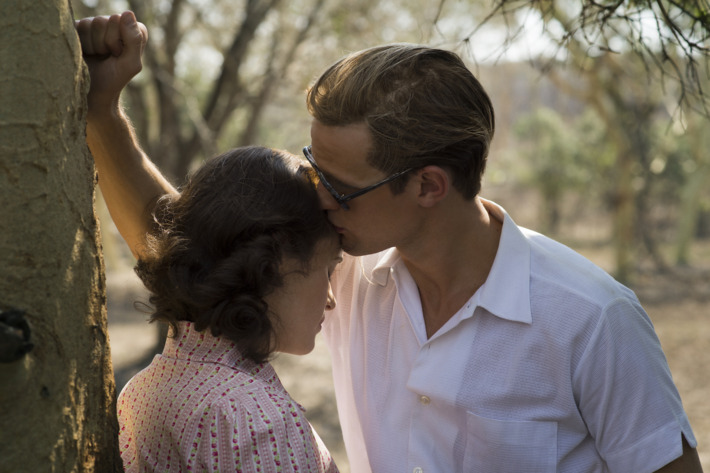 Claire Foy as Elizabeth, Matt Smith as Philip.
