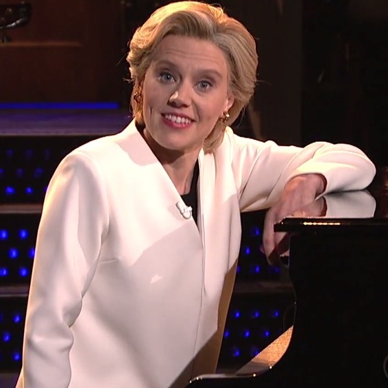 Kate Mckinnon S Hillary Clinton Sings ‘hallelujah On Snl