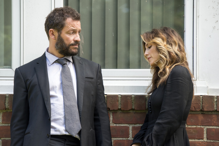 Dominic West as Noah Solloway and Jennifer Esposito as Nina in The Affair (season 3, episode 1). - Photo: Jojo Whilden/SHOWTIME - Photo ID: TheAffair_301_0312