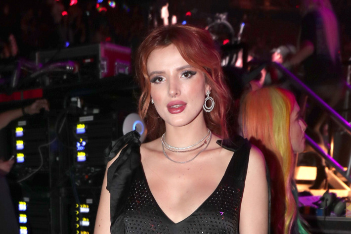 Bella Thorne.