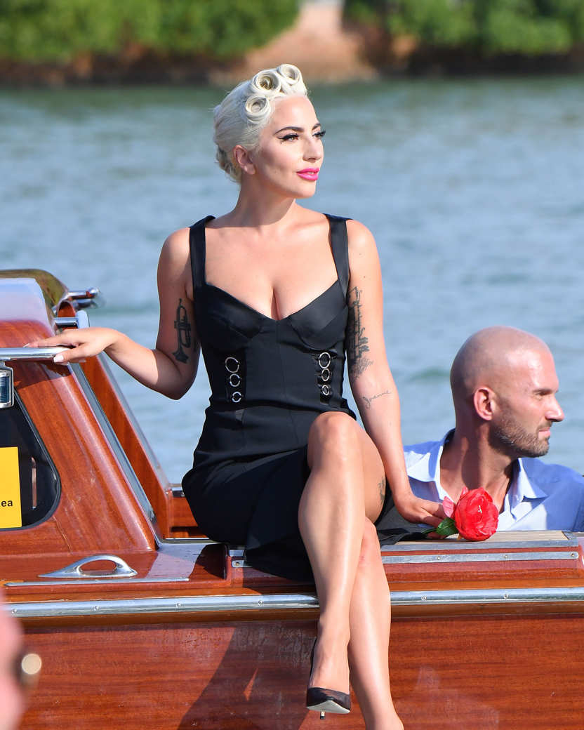 30-lady-gaga-venice-4.w416.h520.2x.jpg