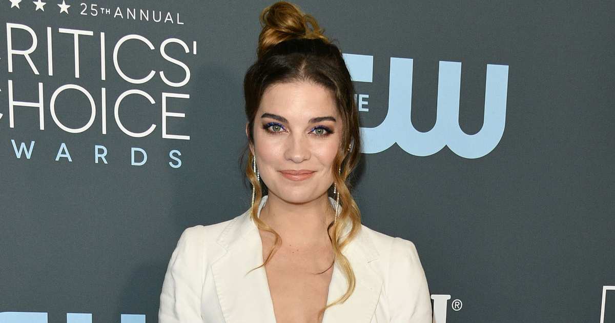 Schitt's Creek Fans Celebrate! Annie Murphy To Lead Kevin Can Go F*** Himself