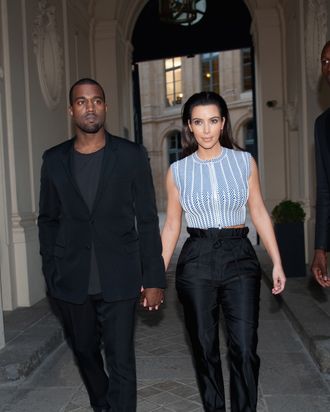 Kim kardashian kanye West dating 2012