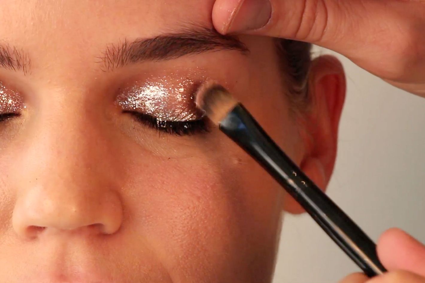 Beauty GIF How To Create A Holiday Confetti Glitter Eye