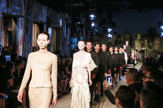 GIVENCHY: SS16 RUNWAY SHOW