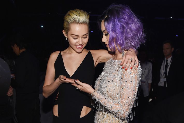 Miley Cyrus Says She Inspired Katy Perrys ‘i Kissed A Girl