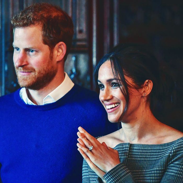 How long were prince harry and meghan dating before they got engaged