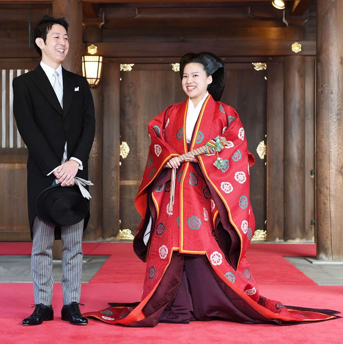 Japans Princess Ayako Gave Up Her Royal Status For Love