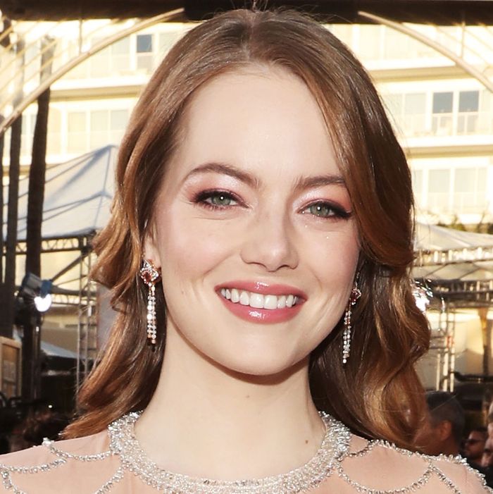 How To Get Emma Stone’s Golden Globes Hairstyle 2019