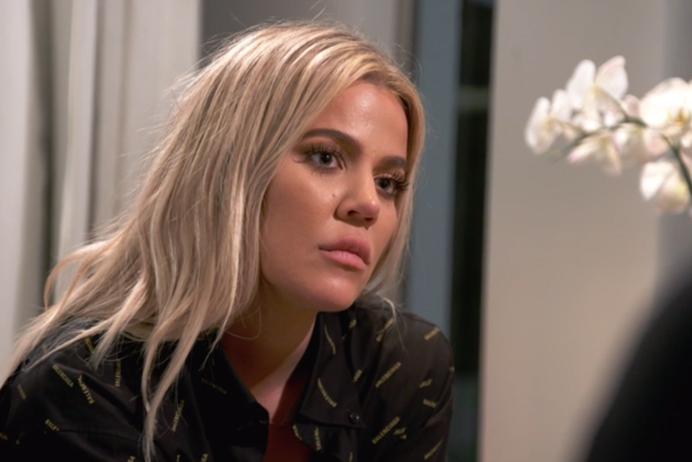 Kim And Khloé Kardashian Talk To Ghosts - 