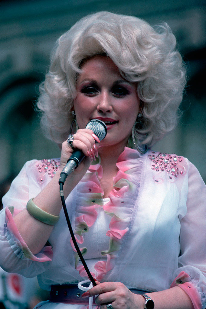 Visual History Dolly Parton’s Fantastic Beauty